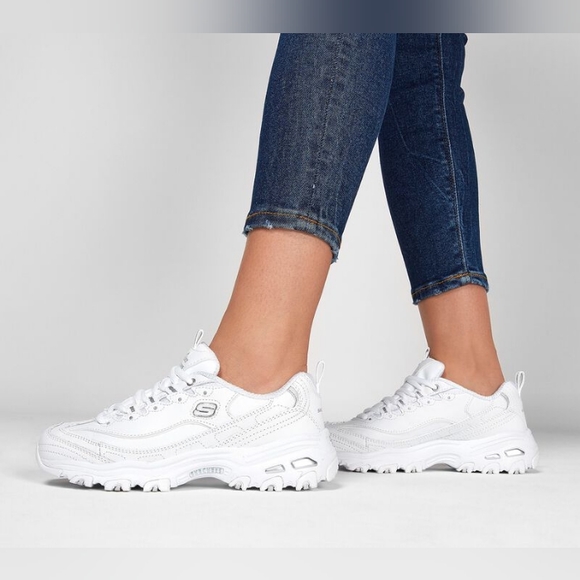 Skechers Shoes - 🤳White Skechers boots, Size 8